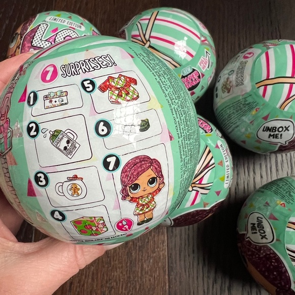 L.O.L. Surprise Holiday Surprise Present Ball Bundle / Lot LOL Surprise - Picture 3 of 3
